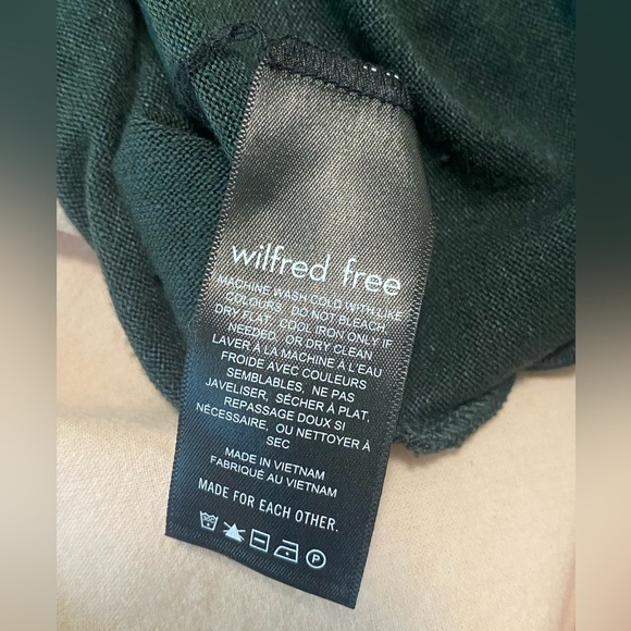 Aritzia Lynx Longsleeve - Picture 3 of 5